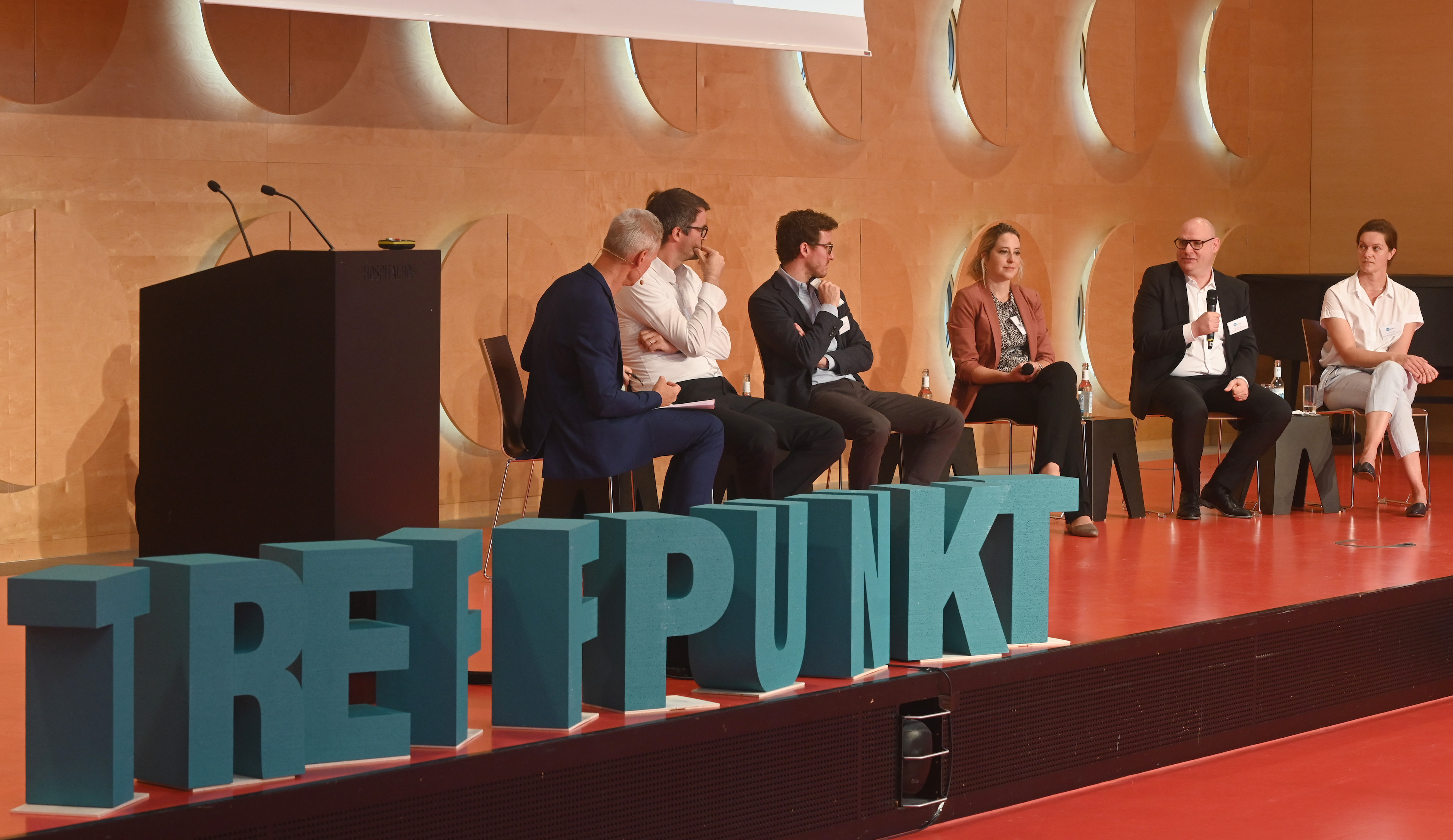 Podiumsdiskussion_1.2_TREFFpunkt_2023_Copyright_BIOPRO_Baden-Wuerttemberg_GmbH_Fotograf_Werner_Kuhnle.jpg